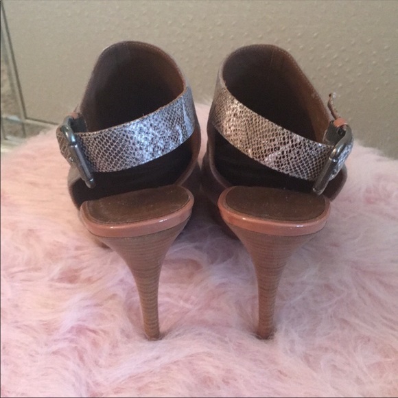 Donald Pliner Suede Taupe Platforms 🥰8m - Picture 4 of 4